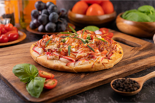 Restaurant-pizzaria-pizza-på-skærebræt-banner